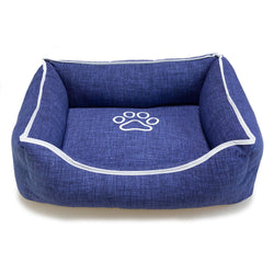 Cama cuadrada azul con huella y ribete
